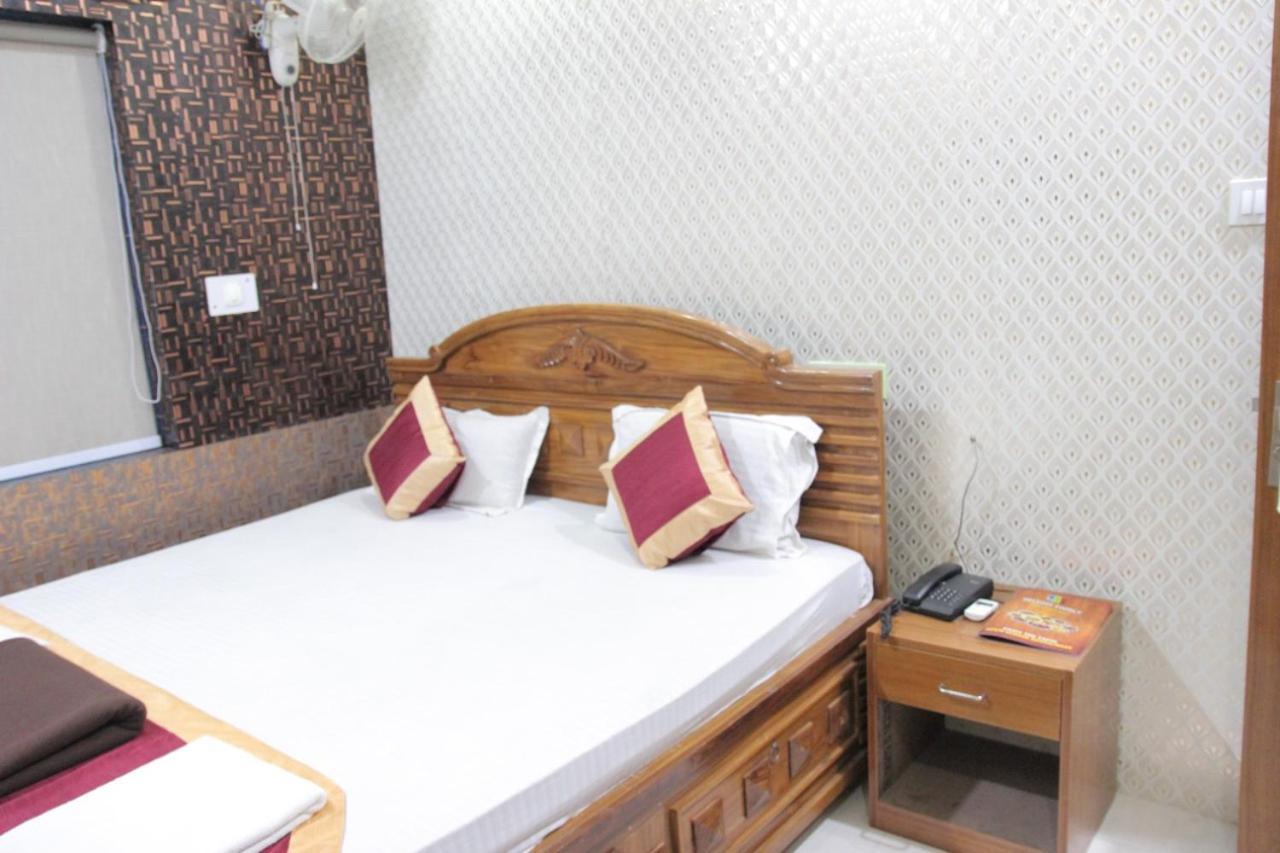 Oyo 11346 Hotel Tazz Odisha Bhubaneswar Exterior foto